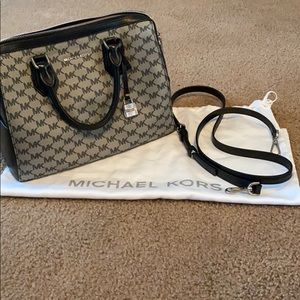 Large satchel Michael Kors bag.